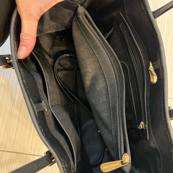 Michael kors black purse - Picture 3 of 4